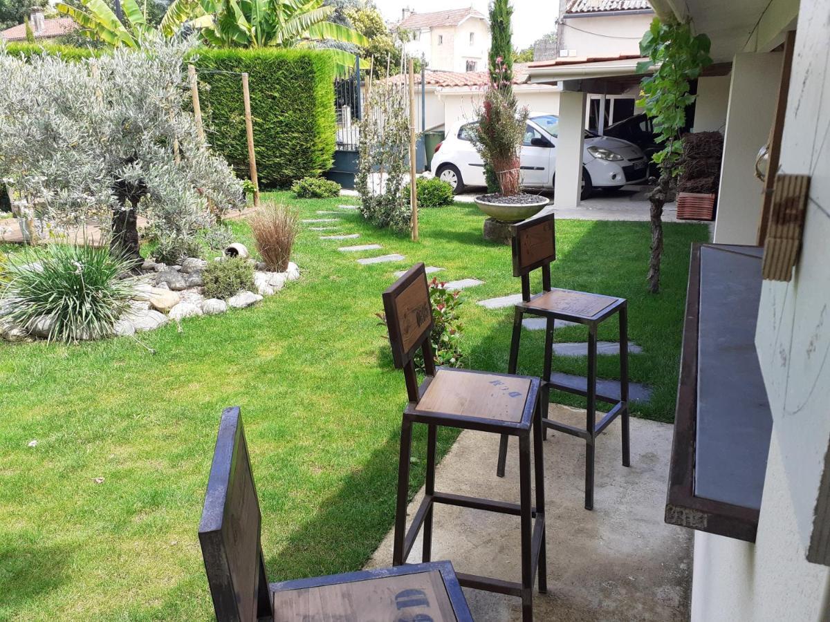 Chez Jeanfi Bed and Breakfast Fronsac  Exteriör bild